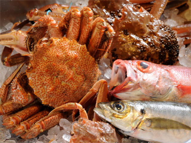毎日市場で仕入れる新鮮な魚を使用した鮮度自慢の海鮮料理